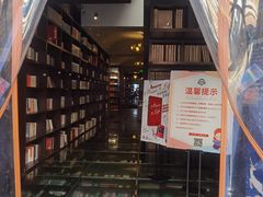 -钟书阁(松江泰晤士小镇店)