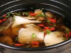 砂锅竹荪虫草花菌汤-鲜味食族水产·海鲜餐厅