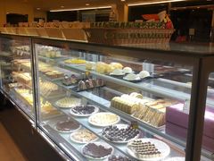 面包甜点陈列柜-蜂蝶来饼店(拱北总店)