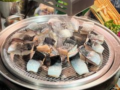 -围炉肉舍•炭烤活鳗•丹东海鲜烤肉(步行街店)