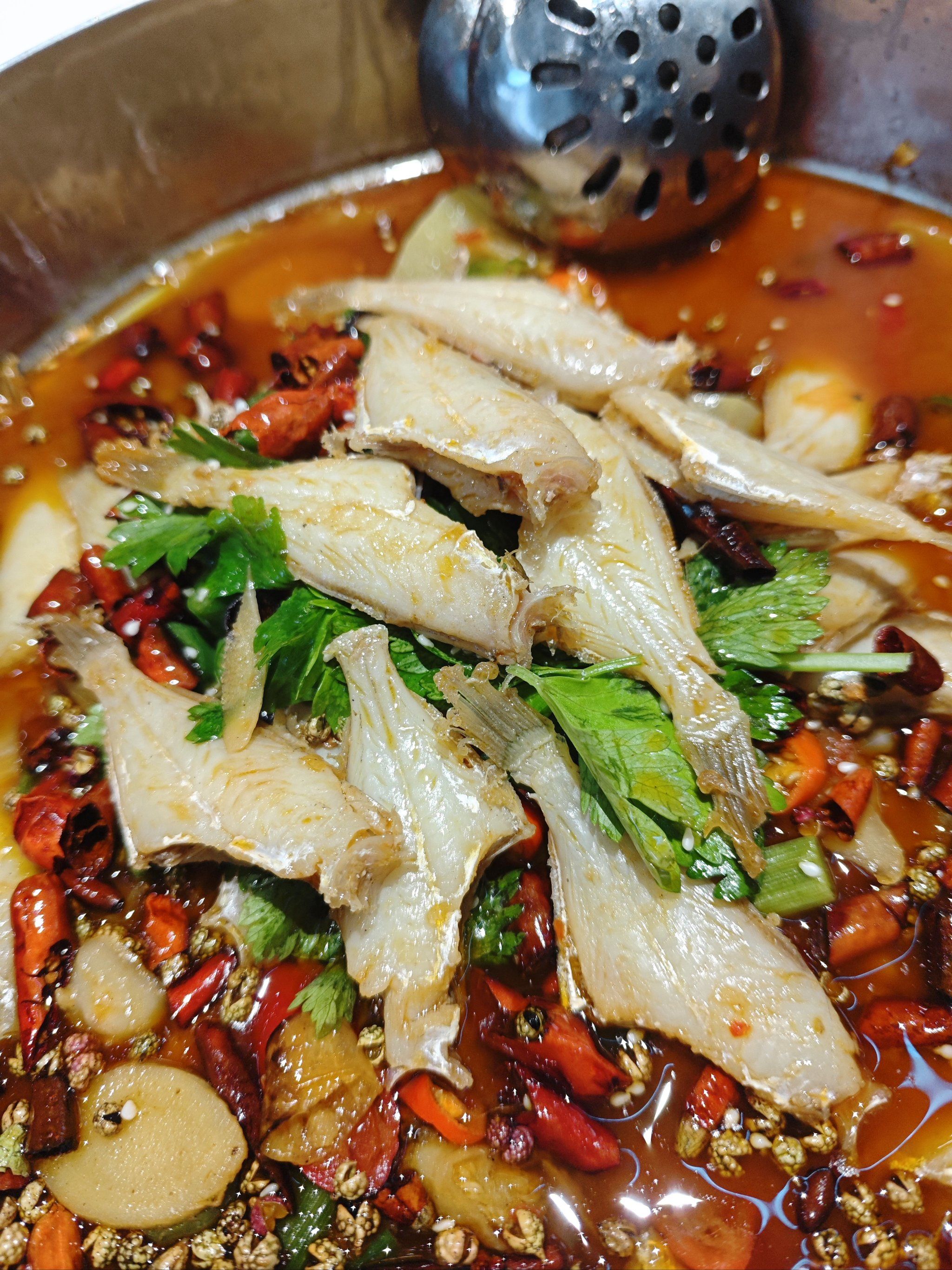 香辣过瘾的30条96耗儿鱼,今天试试干锅的[色]四川味道!