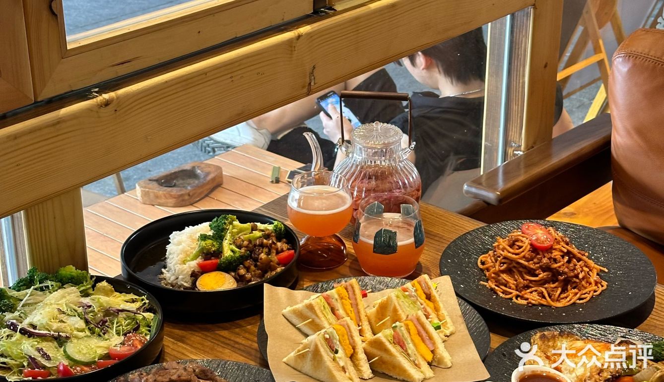 在长沙！！！穷鬼漂亮饭我悟了…人均30[流泪]