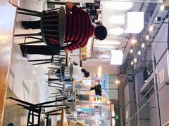 大堂-HELLO 27 意面·沙拉·帕尼尼