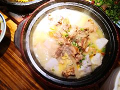 老坛酸汤鲜芋鸡-百年神厨·地道川菜(清江西路店)