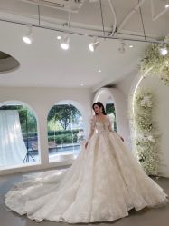 -艾米丽婚纱礼服