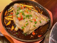 铁板碟鱼头-贰醒·私房小院烧烤 (太古里店)