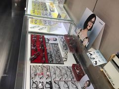 -零度眼镜·宝视友·蔡司依视路(吾悦花街店)