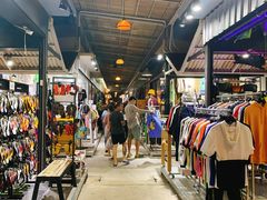 -席娜卡琳火车铁道夜市