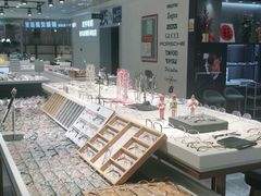 -宏宇眼镜蔡司依视路折扣店(兆佳眼镜城店)