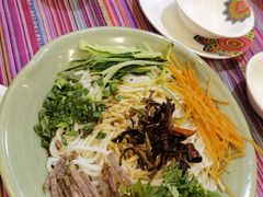 -香巴拉云南餐厅(华莱坞店)