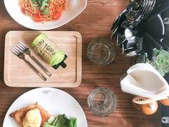 -Common Table · Brunch & Coffee