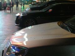 -寰岛博雅大酒店·停车场