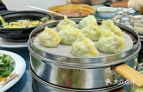 Stewed Pork Rib with Bread