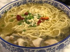 酸菜黑鱼面-轻捞慢起面馆(新世界百货店)