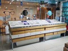 -英伦眼镜蔡司依视路折扣店(通州万达店)