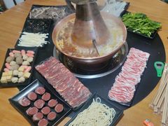 -果松木炭酸菜铜火锅·外婆参鸡汤