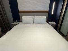 -欢漫酒店(布吉石芽岭地铁站店)