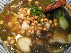 酸菜鱼片面-美国加州牛肉面(锦绣天第裕龙花园店)