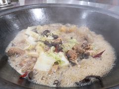 -粘豆包柴火铁锅炖