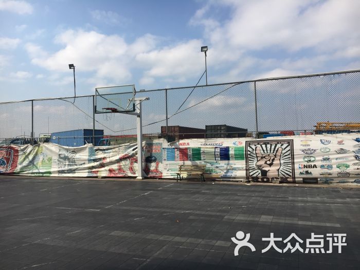 luna街头篮球场图片 - 第2张