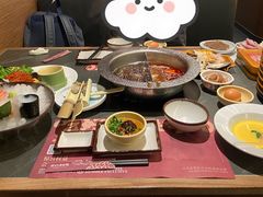 -牛YO寿喜烧·铁板烧和牛火锅自助(市府恒隆店)