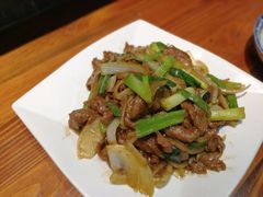 草原葱爆嫩牛肉-虾享蟹逅小龙虾·螃蟹·小海鲜(吉林省总店)