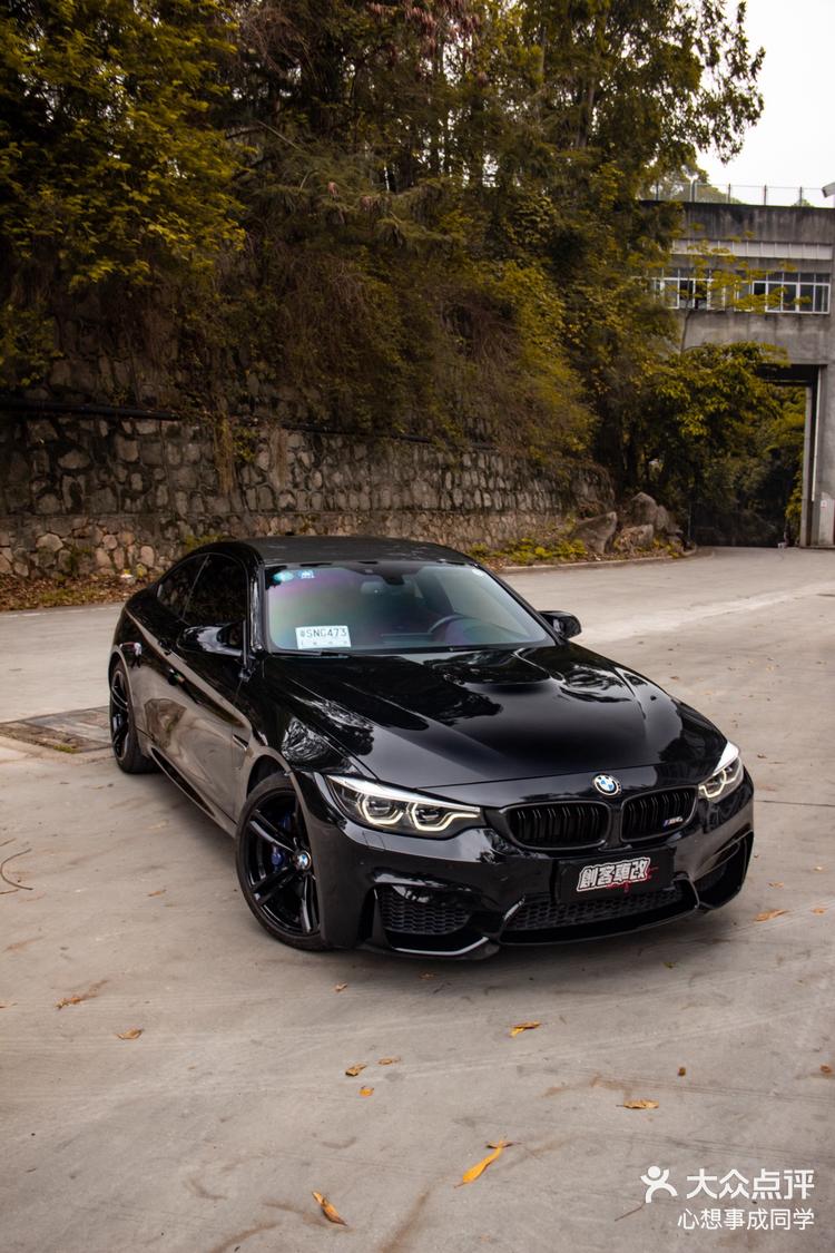 宝马m4黑武士