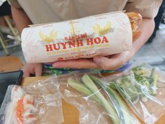 -Bánh Mì Huynh Hoa