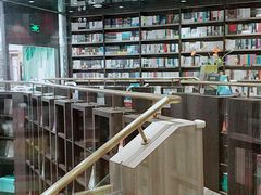 -钟书阁(群光广场店)