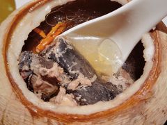 泰式椰皇炖乌鸡汤-陈鹏鹏潮汕菜(宝安机场T3航站楼店)