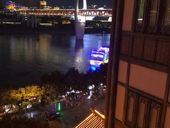 -屋顶顶城市·江景酒店-客房部