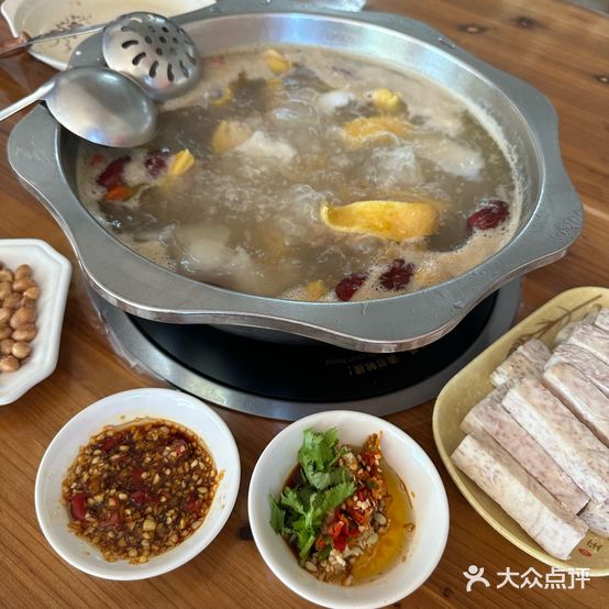 宏悦椰子鸡大排档