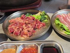 -围炉肉舍•炭烤活鳗•丹东海鲜烤肉(步行街店)