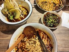 麻婆婆全家福面-麻婆婆白家肥肠粉(海岸城店)