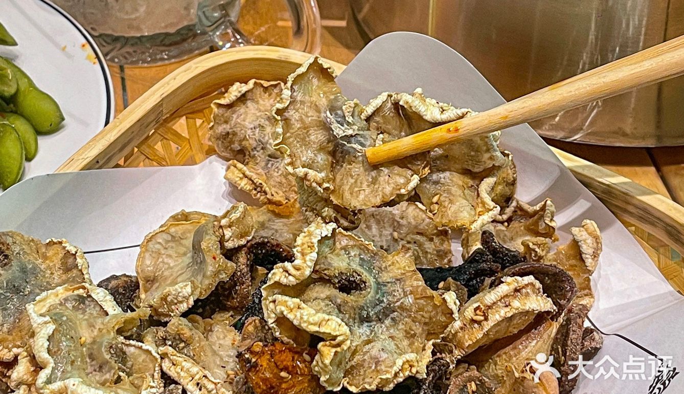 这是青岛！八毛撸串的烧烤！给几个女生吃撑了…