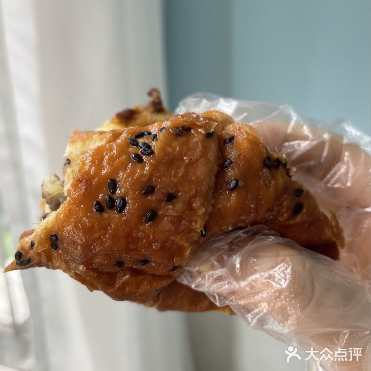 牛乳卡仕好大一个 可以让店员切四块喔