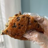 牛乳卡仕好大一个 可以让店员切四块喔