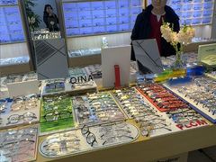 -天空之镜眼镜店蔡司依视路配镜授权零售店(望京颐堤港店)