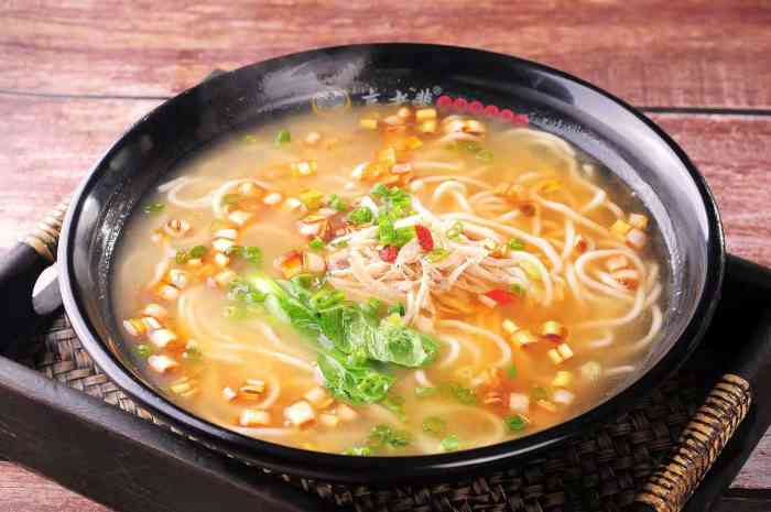 高老辈老母鸡汤米线-"口味一般般,量还行,个人口味原因感觉不怎.