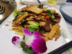 -阿瓦山寨·湘菜现炒·剁椒鱼头王(咸阳总店)