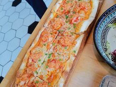 蒜香小龙虾披萨-LENBACH兰巴赫西餐啤酒坊(大连东港店)