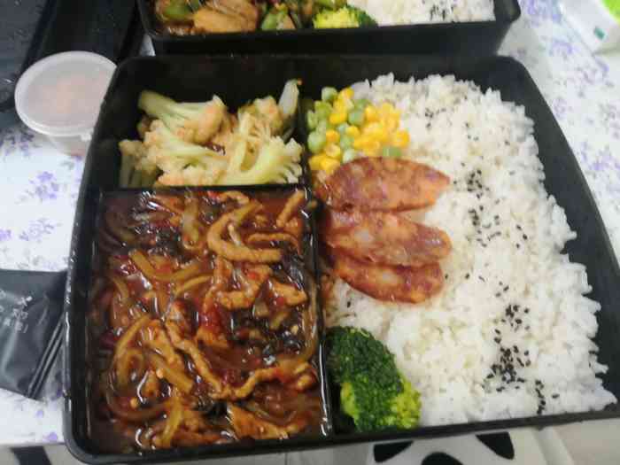 盒悦·高端品质盒饭(雁塔店)-"很喜欢很喜欢他们家的排骨米饭,土豆吃