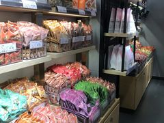 面包甜点陈列柜-良品铺子(白云新世界店)