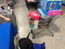 -逝水玩具折扣店