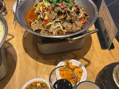 -帅巴人舅母子腊蹄民俗村