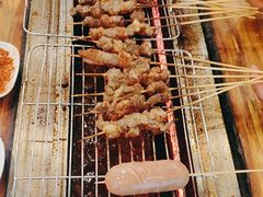 -哈尔滨小酒馆·鲜肉现穿自助烧烤(康新花园店)