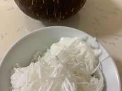-志龙皇冠吃货椰子铺
