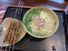 -亮亮面馆(经六路店)