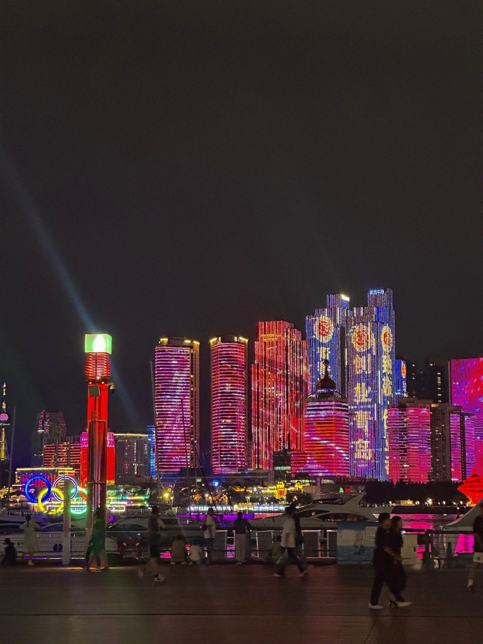 带朋友在情人坝吃了一场灯光饭!