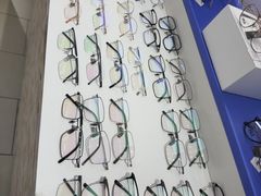 -美式眼镜·授权蔡司.依视路.尼康.豪雅.明月(南翔印象城店)